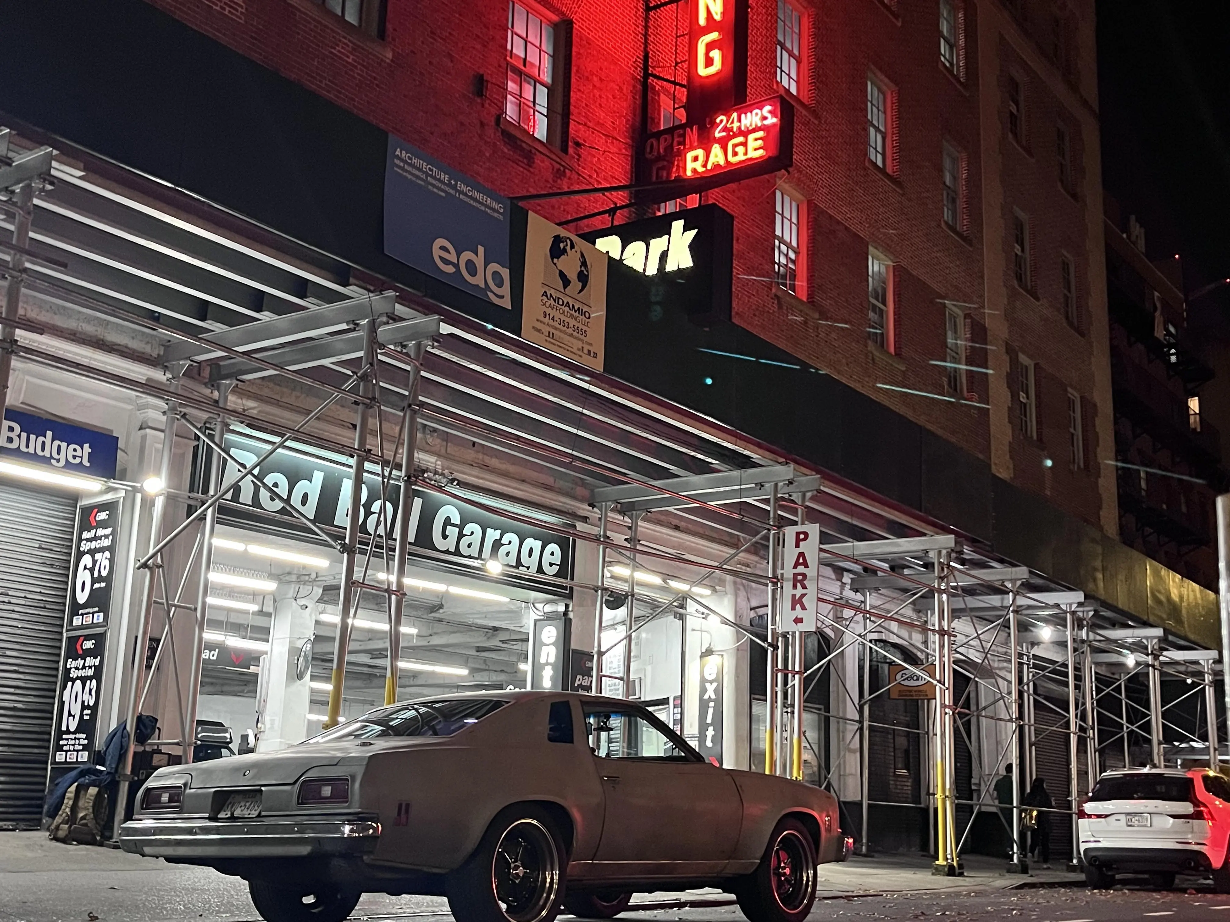 2023 US Express starting line, the Red Ball Garage