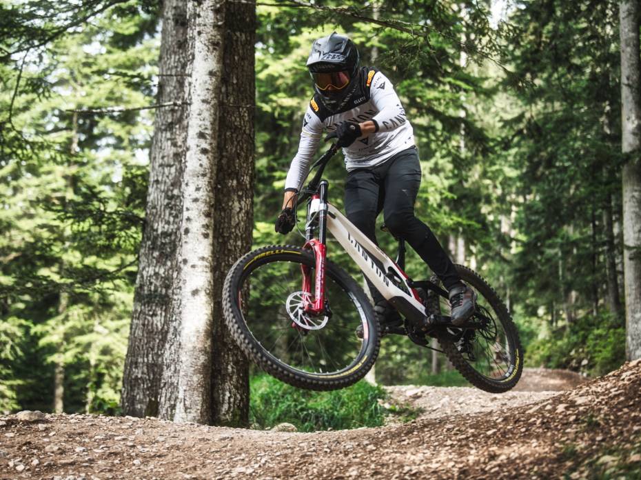 Pirelli’s New Gravity Tires Mix Compounds, Get World Champion’s Touch fabien barel pirelli scorpion race