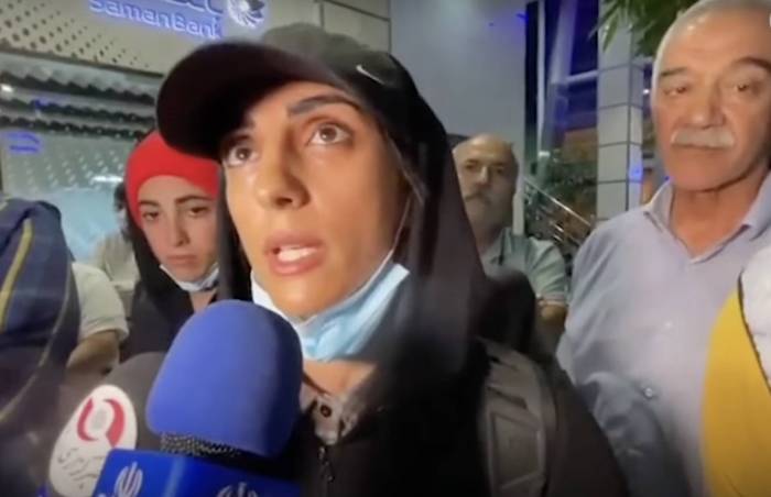 Elanz Rekabi at Tehran airport