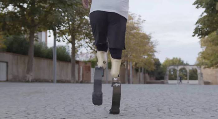 Runner, Engineers Build Affordable ‘Hopper’ Blade for Amputee Athletes