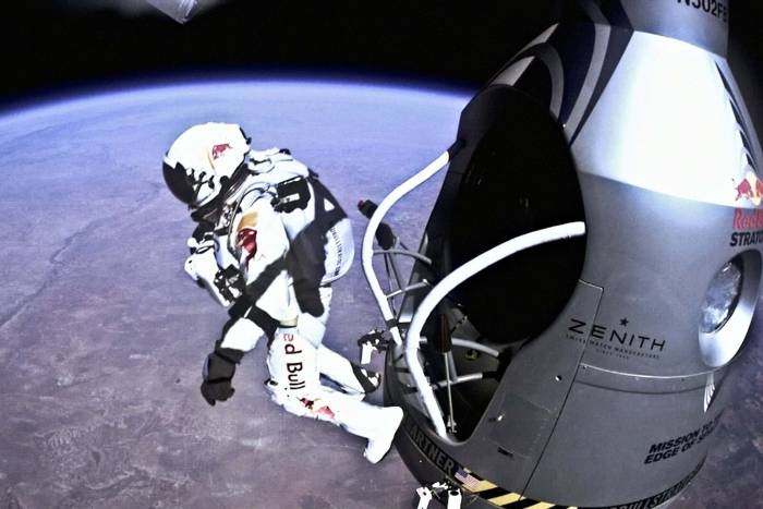 felix baumgartner red bull stratos