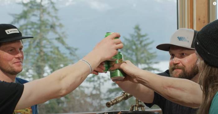 TGR athletes share drinks and ski memories over dinner; (Photo/TGR)