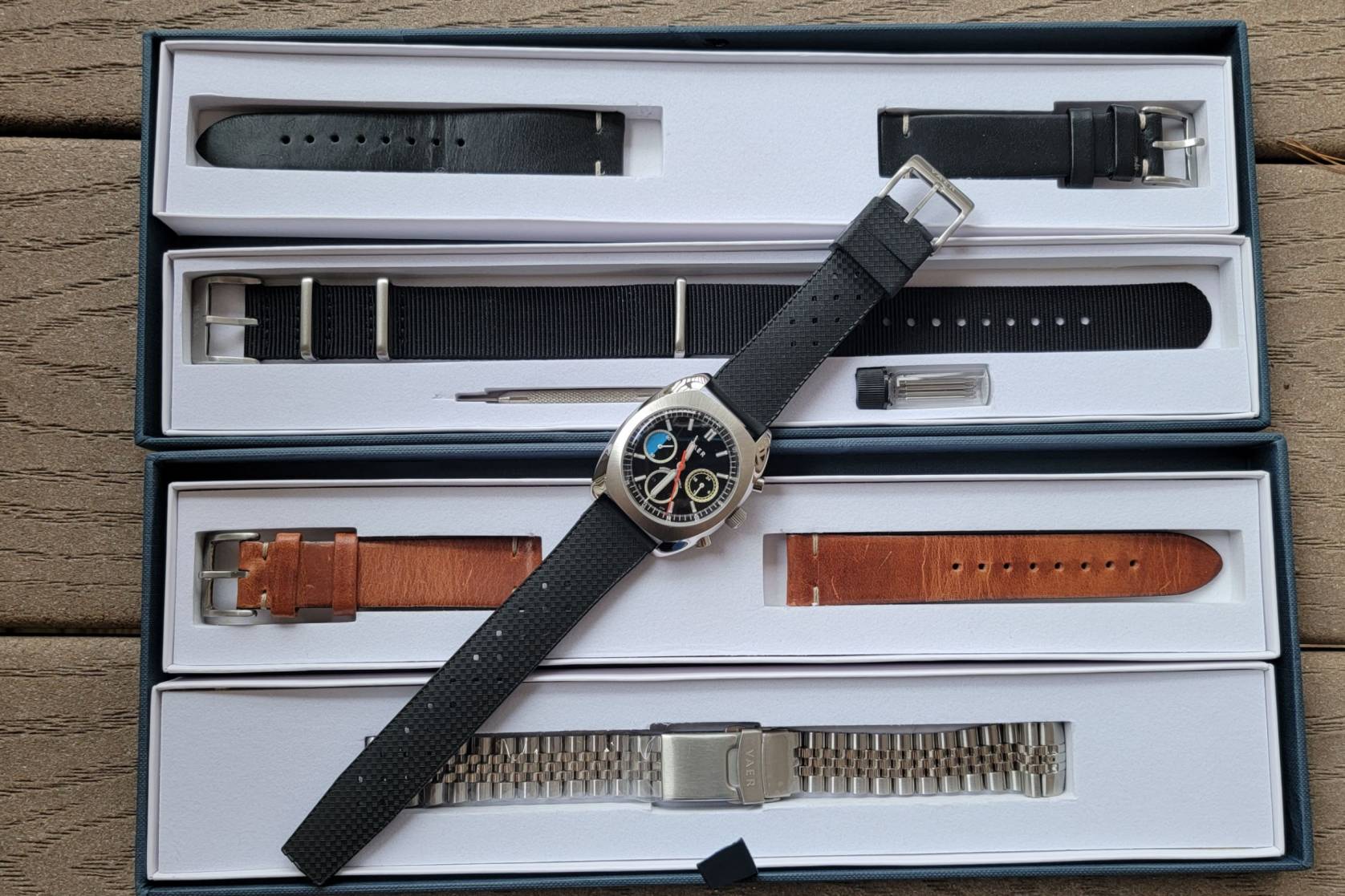 Vaer R1 Racing Chronograph Review: Finally, a Good '60s Flashback