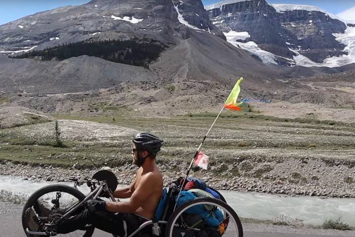 Michiel Desmet peddles his hand cycle