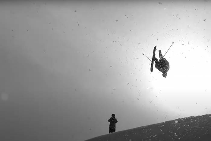 a black and white screen shot from the film DIMMU TOPPTUR