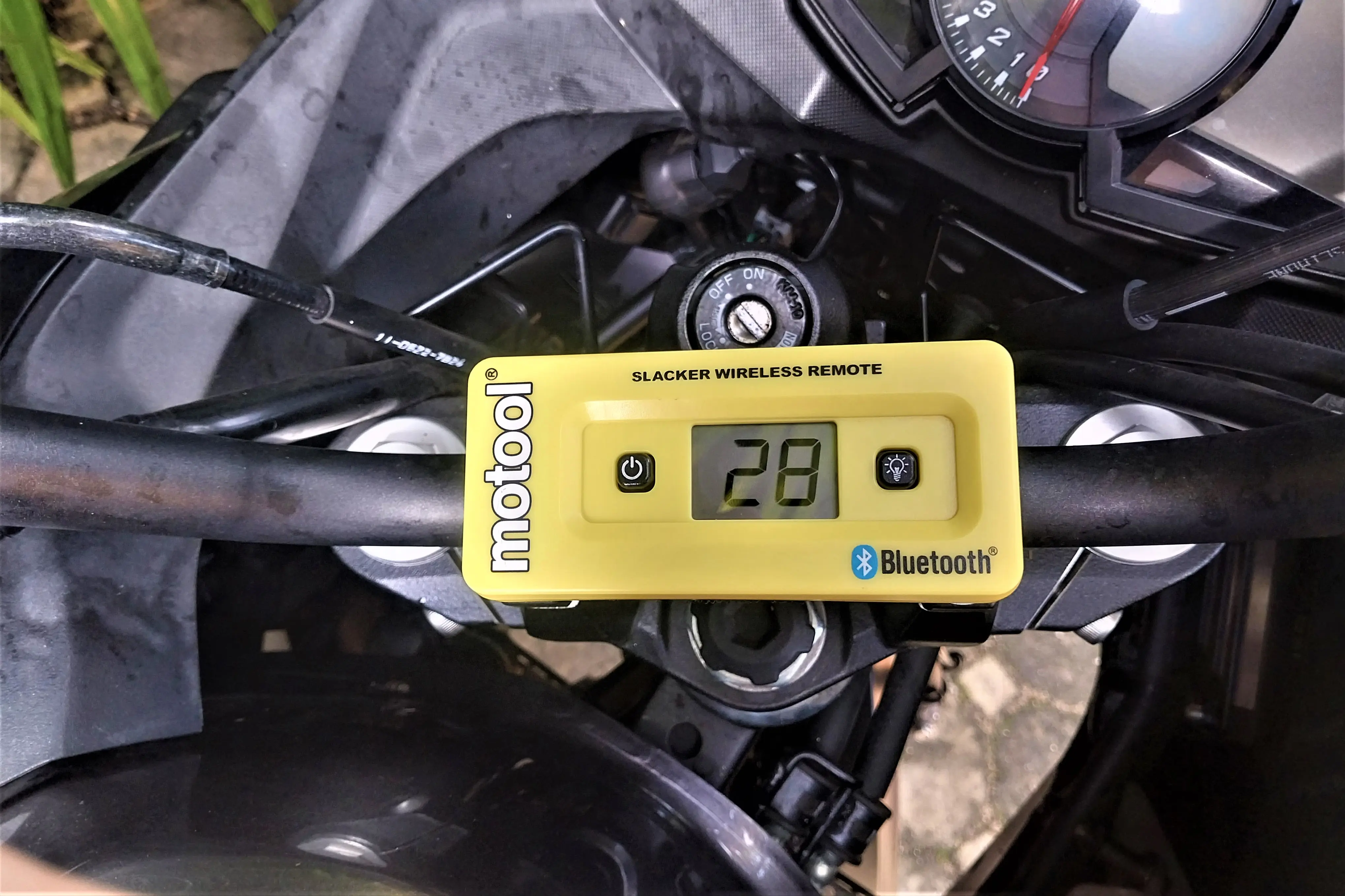 Motool Ultimate Suspension remote on handlebars