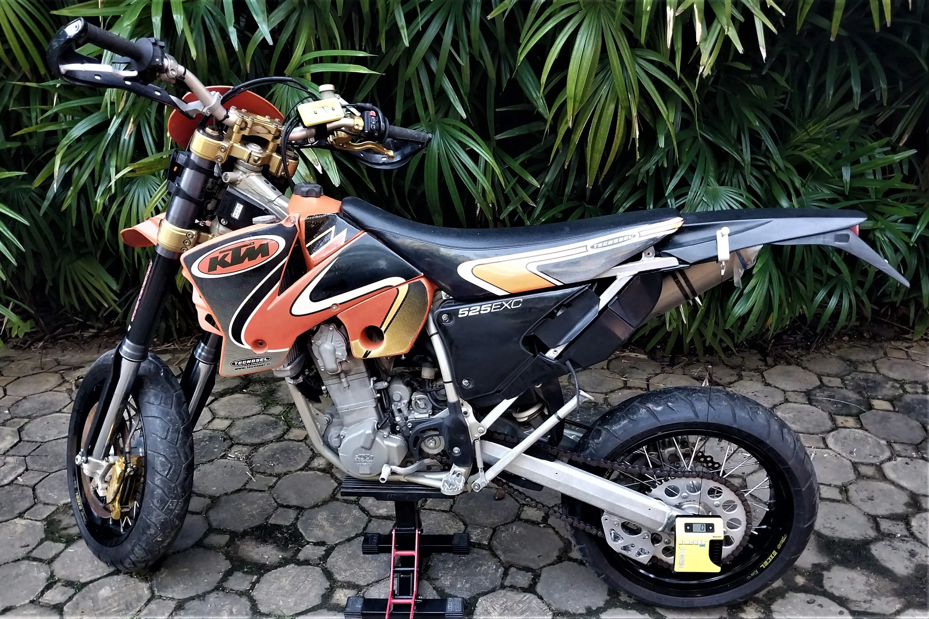 Motool Tuning Kit review wheels off the ground