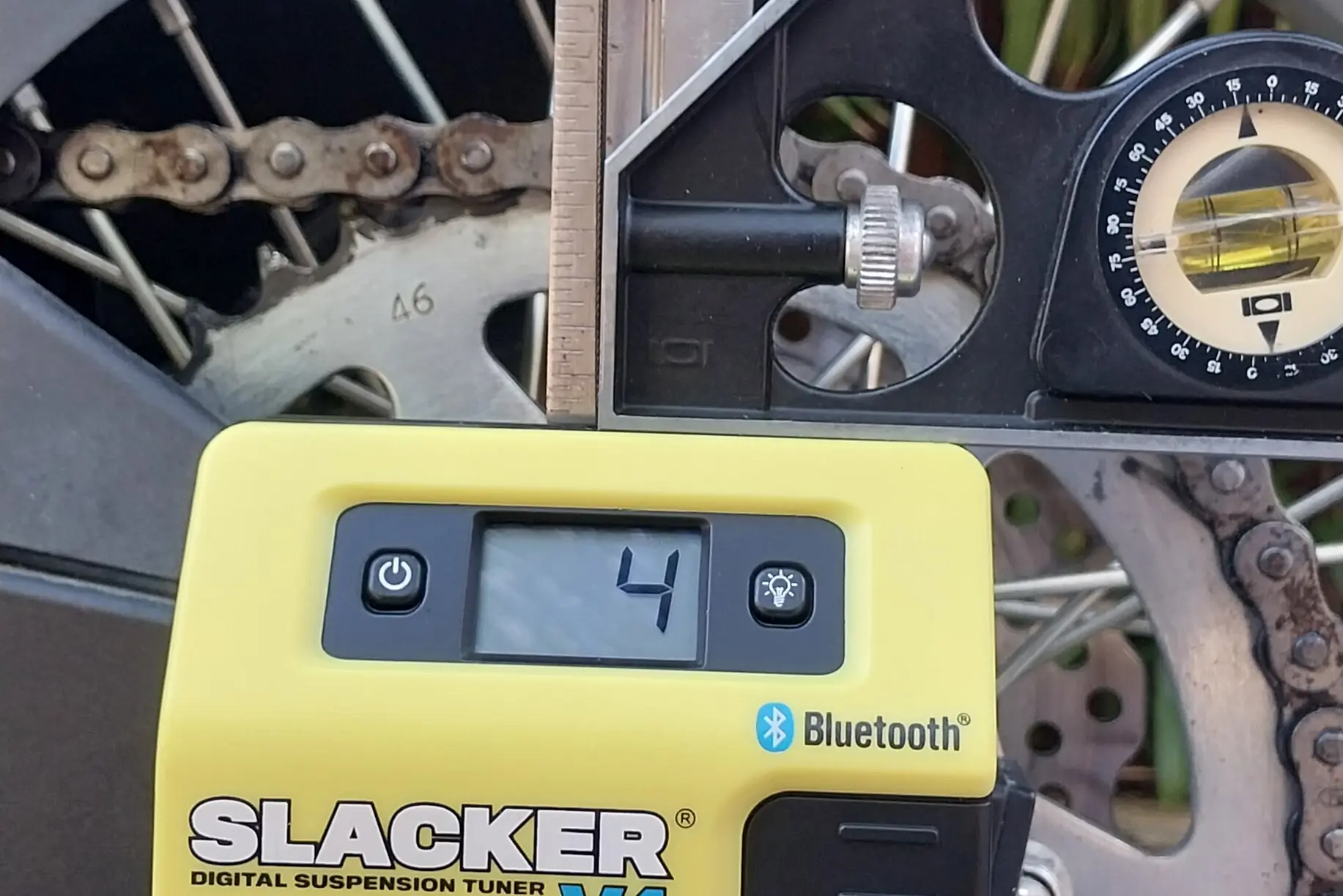 Measure Sag with the Motool Slacker V4 Digital Suspension Tuner close-up of tool and level