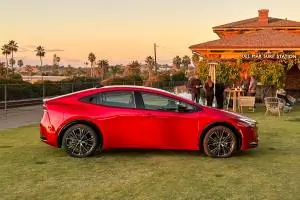 Hybrids Gain Traction in Consumer Reports’ Annual Auto Rankings, but EVs Struggle