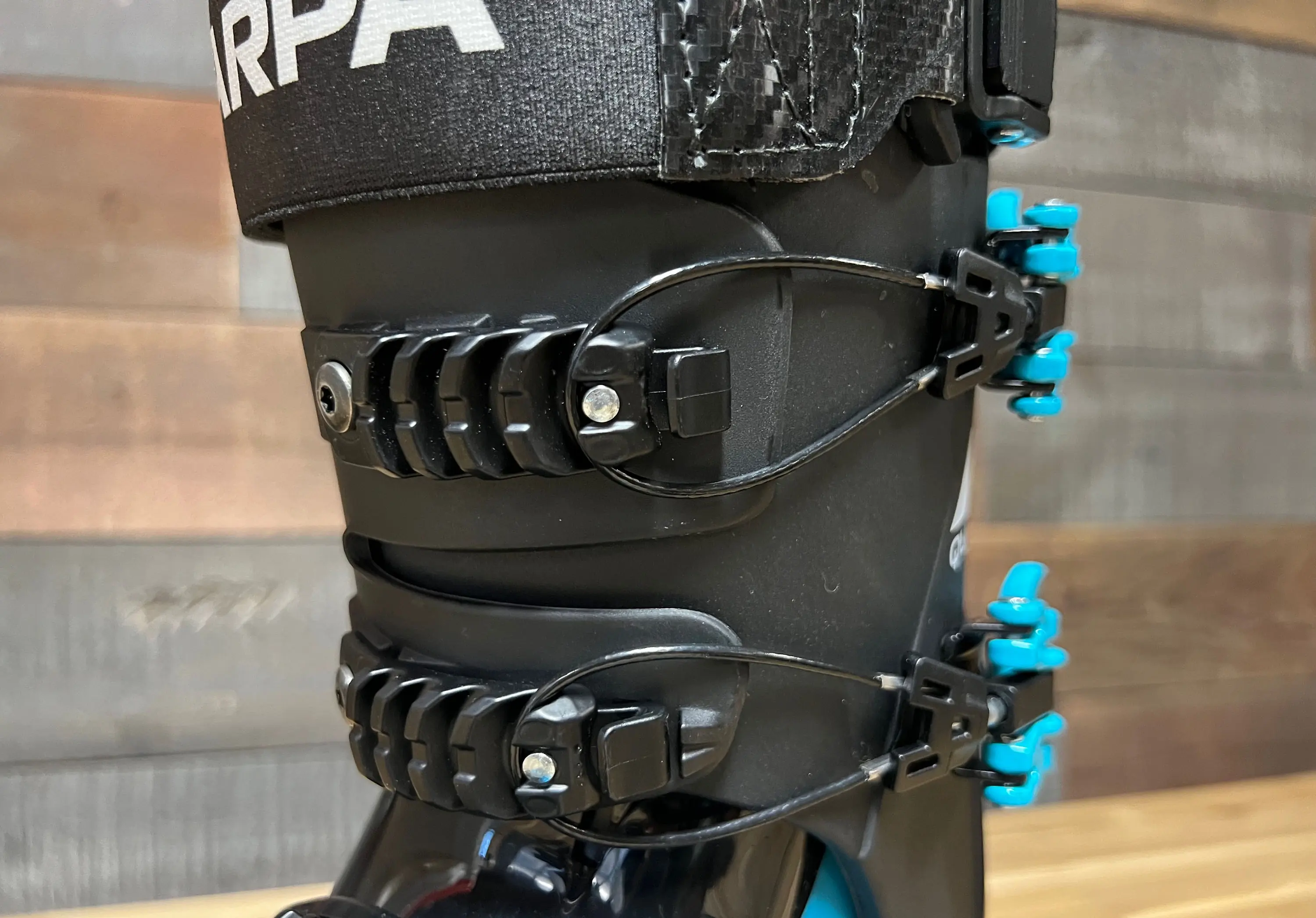 4-quattro - 1 (2) Scarpa 4-Quattro Ski Boot Review buckles