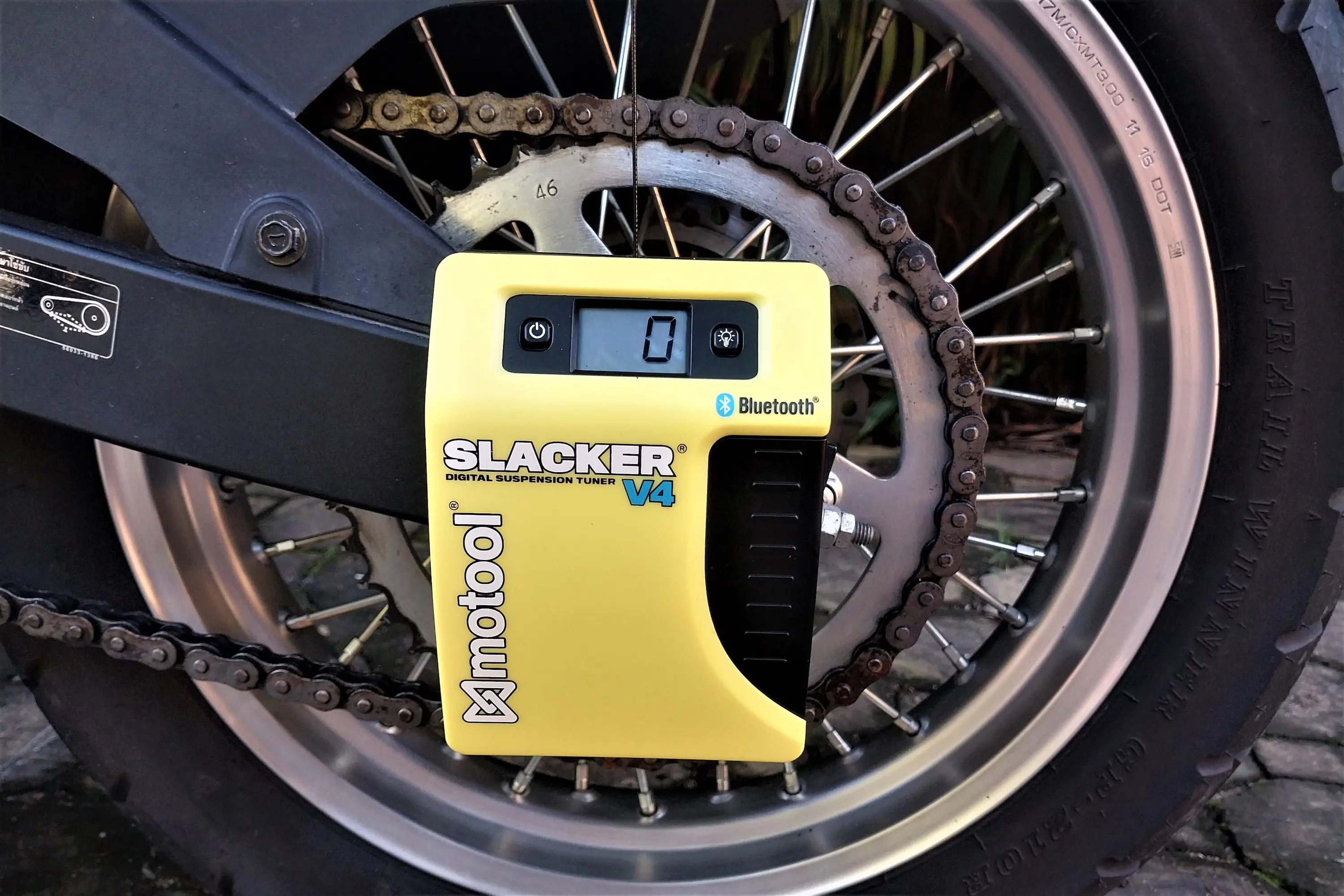 Motool Suspension Kit review tool on rear axle