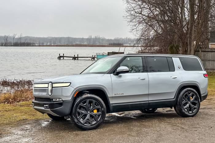 Rivian R1S EV SUV review profile