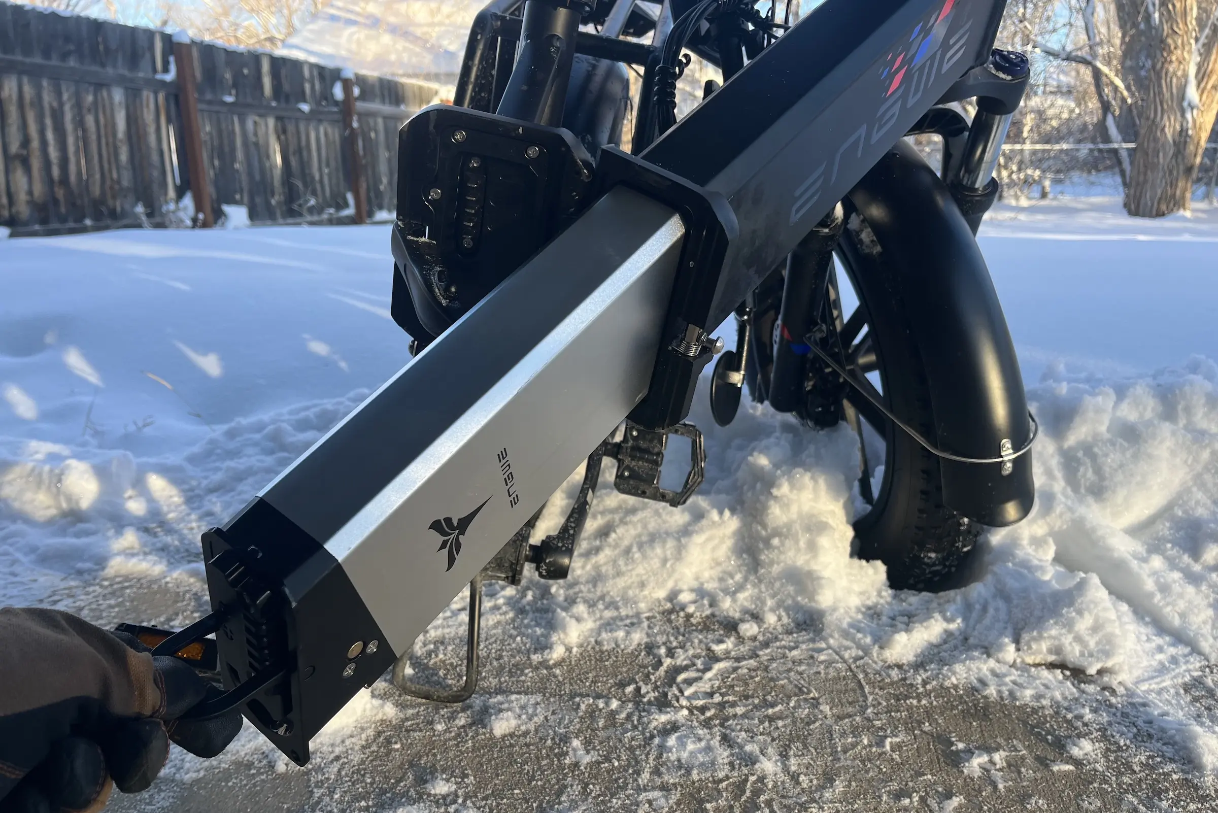 engwe engine pro close-up of battery removal.