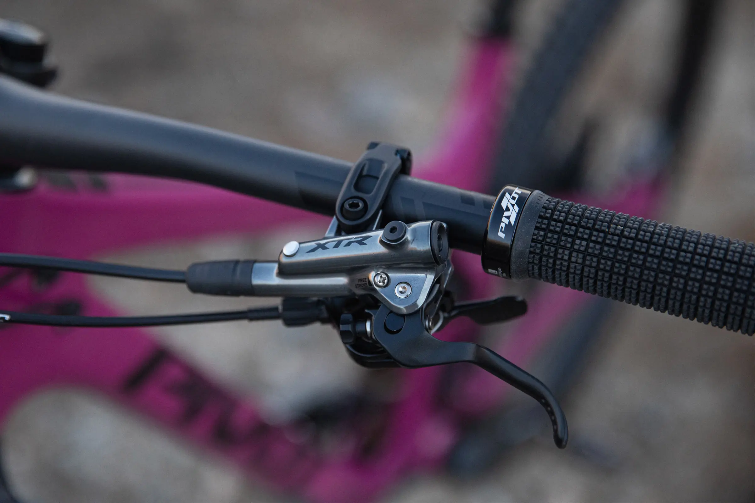 Pivot Shadowcat Mountain Bike - Brakes