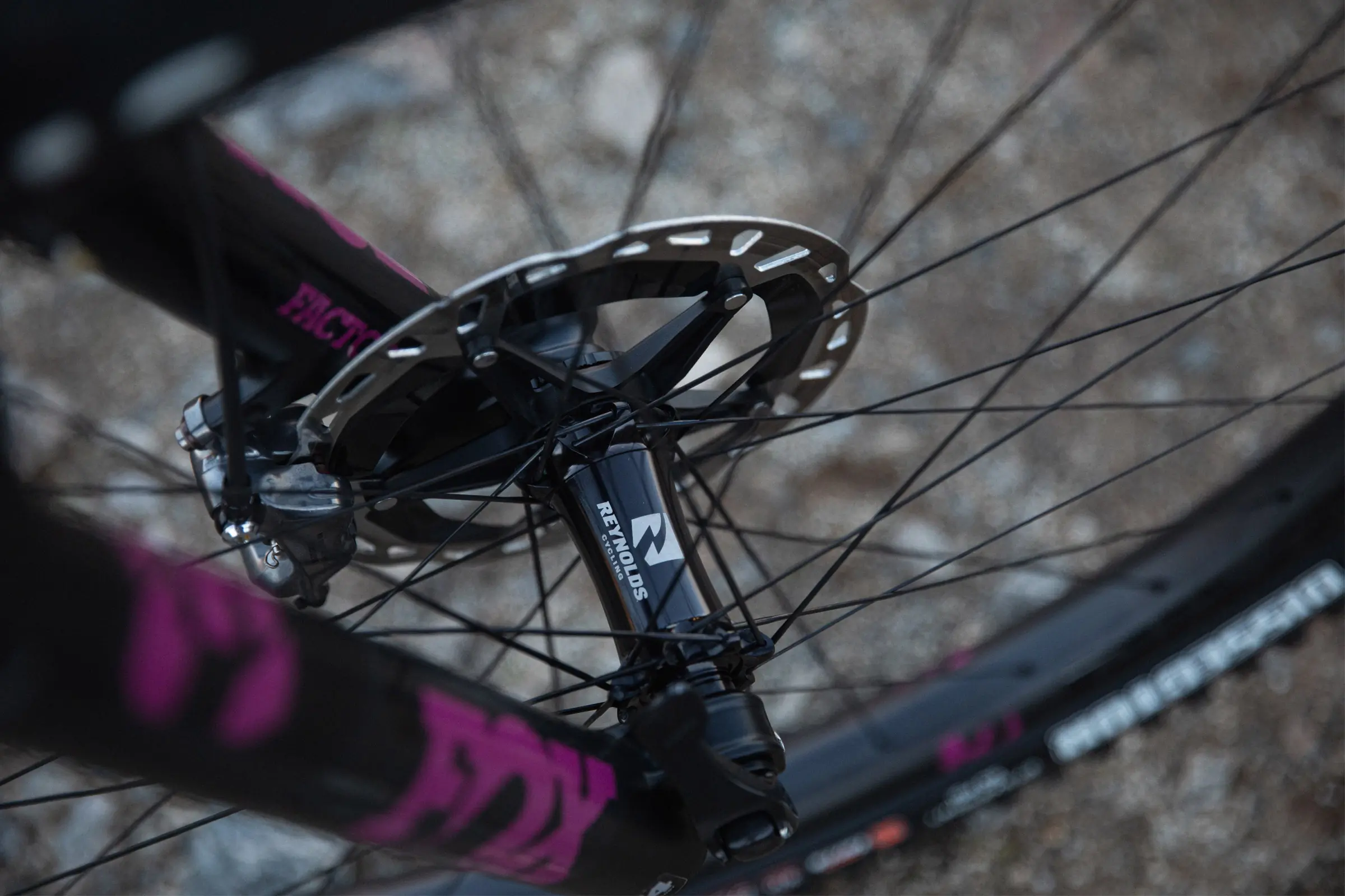 Pivot Shadowcat Mountain Bike - Reynolds Carbon Wheels