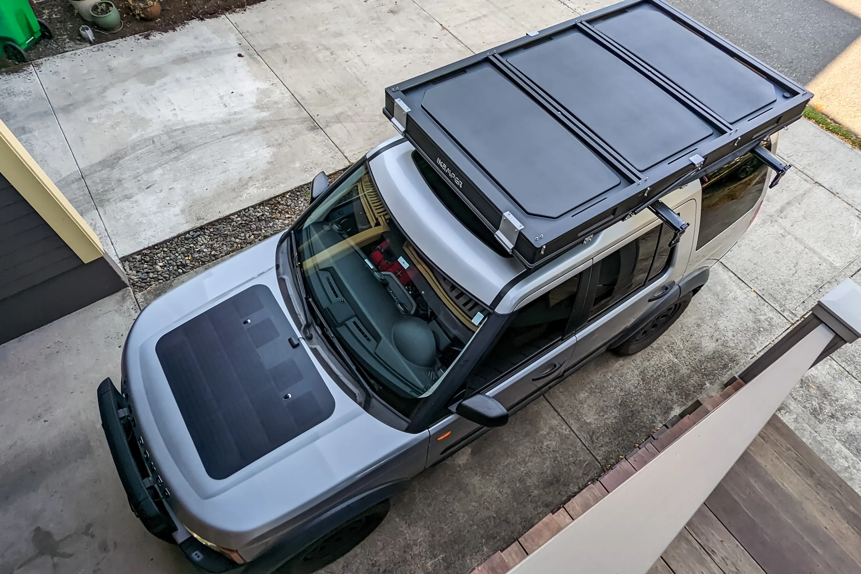 Cascadia 4x4 VSS hood-mounted solar system