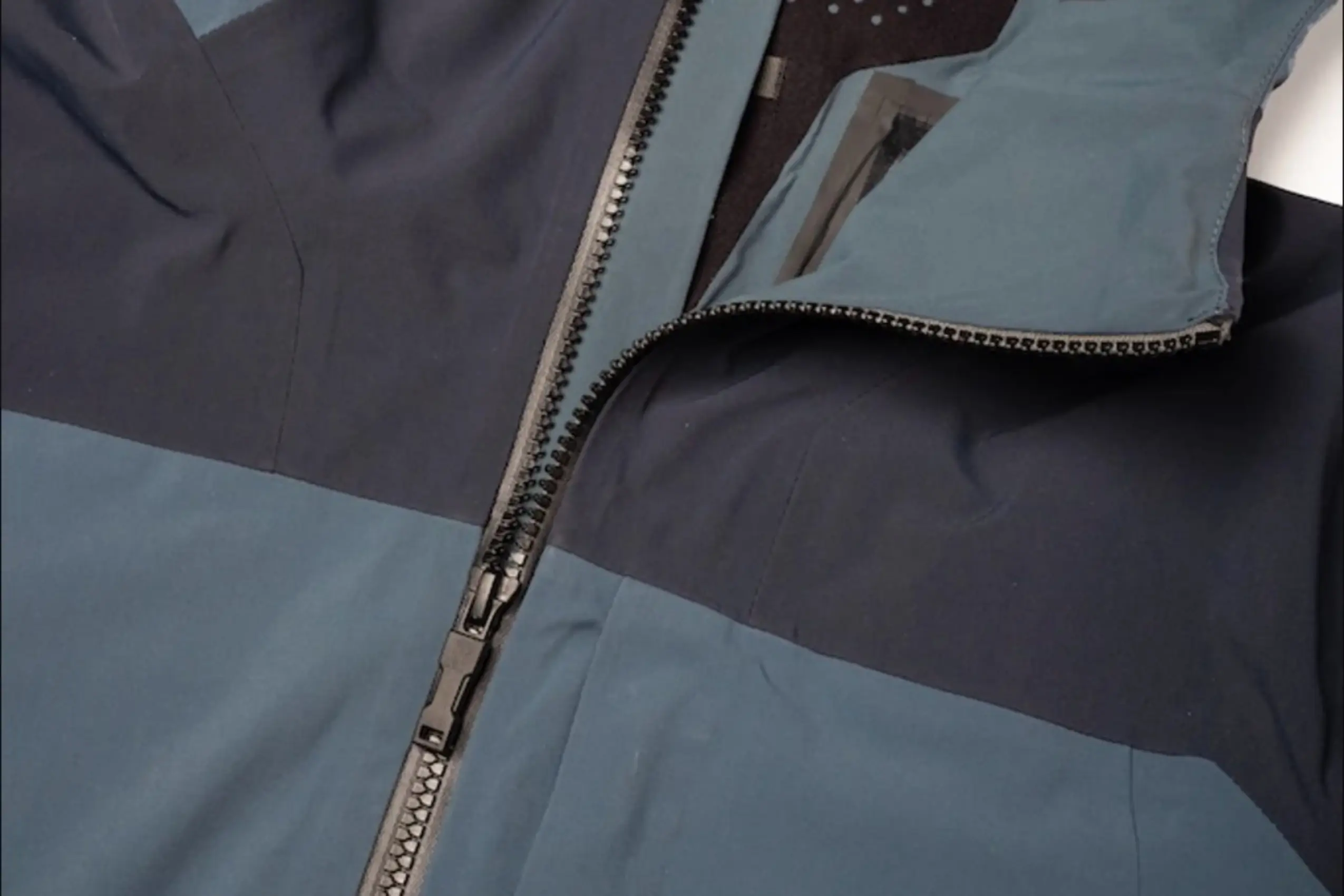 YKK Debuts DIY Repairable Zippers in ARTILECT Shells
