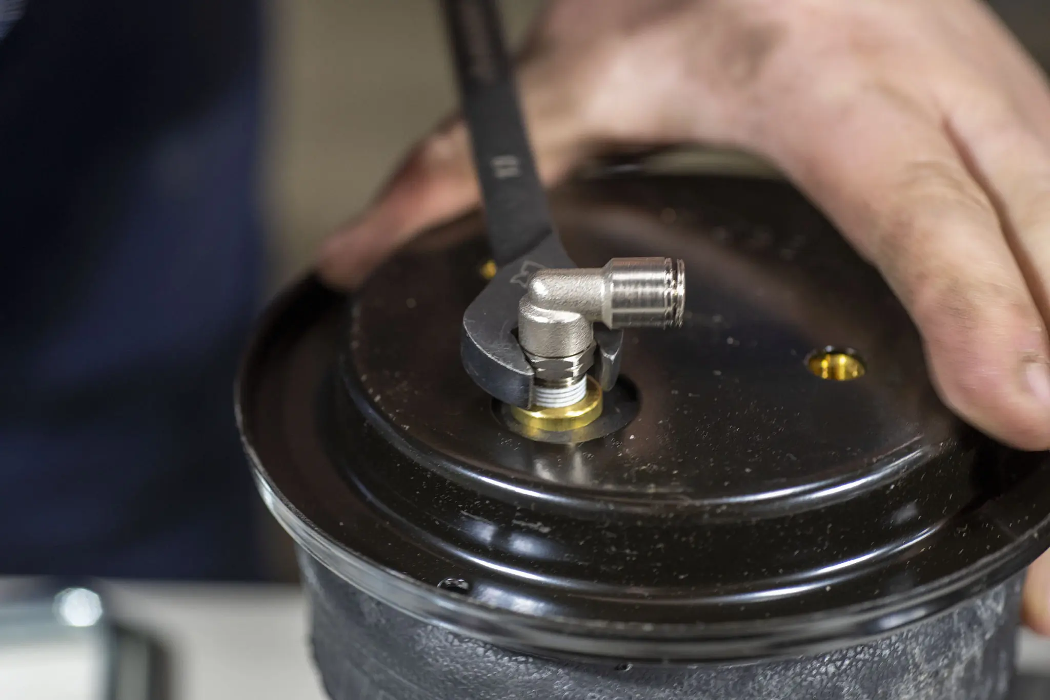 Ram AirLift 5000 swivel air fittings