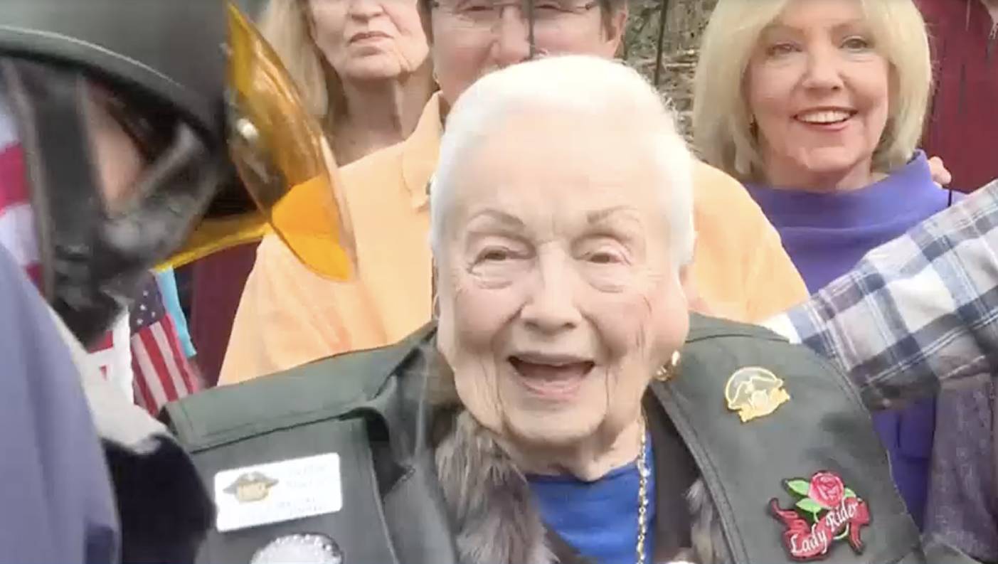 105-year-old Helen Akard gets back in the saddle; (screenshot/WVLT)