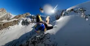 Watch French ‘Les Soul Flyers’ Jump Out of a Plane and Set an Insane World Record