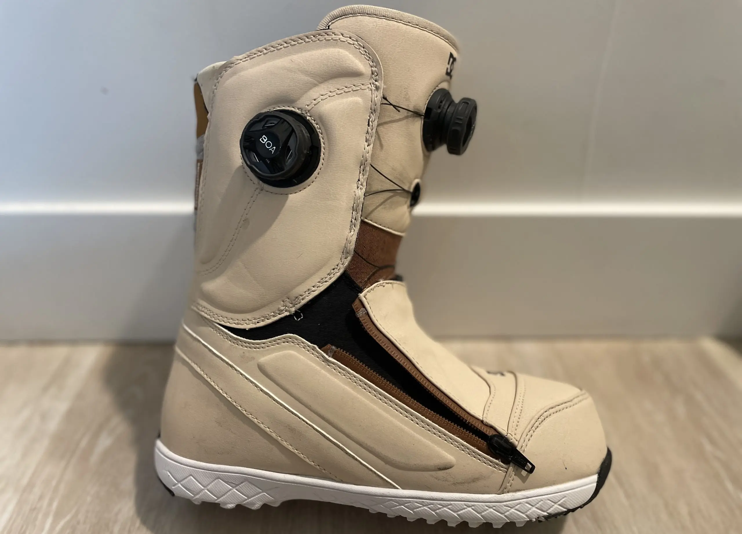 新品★DC SHOE  MORA  ダブルBOA  スノーボード Women's Mora Snowboard Boots - DC Shoes