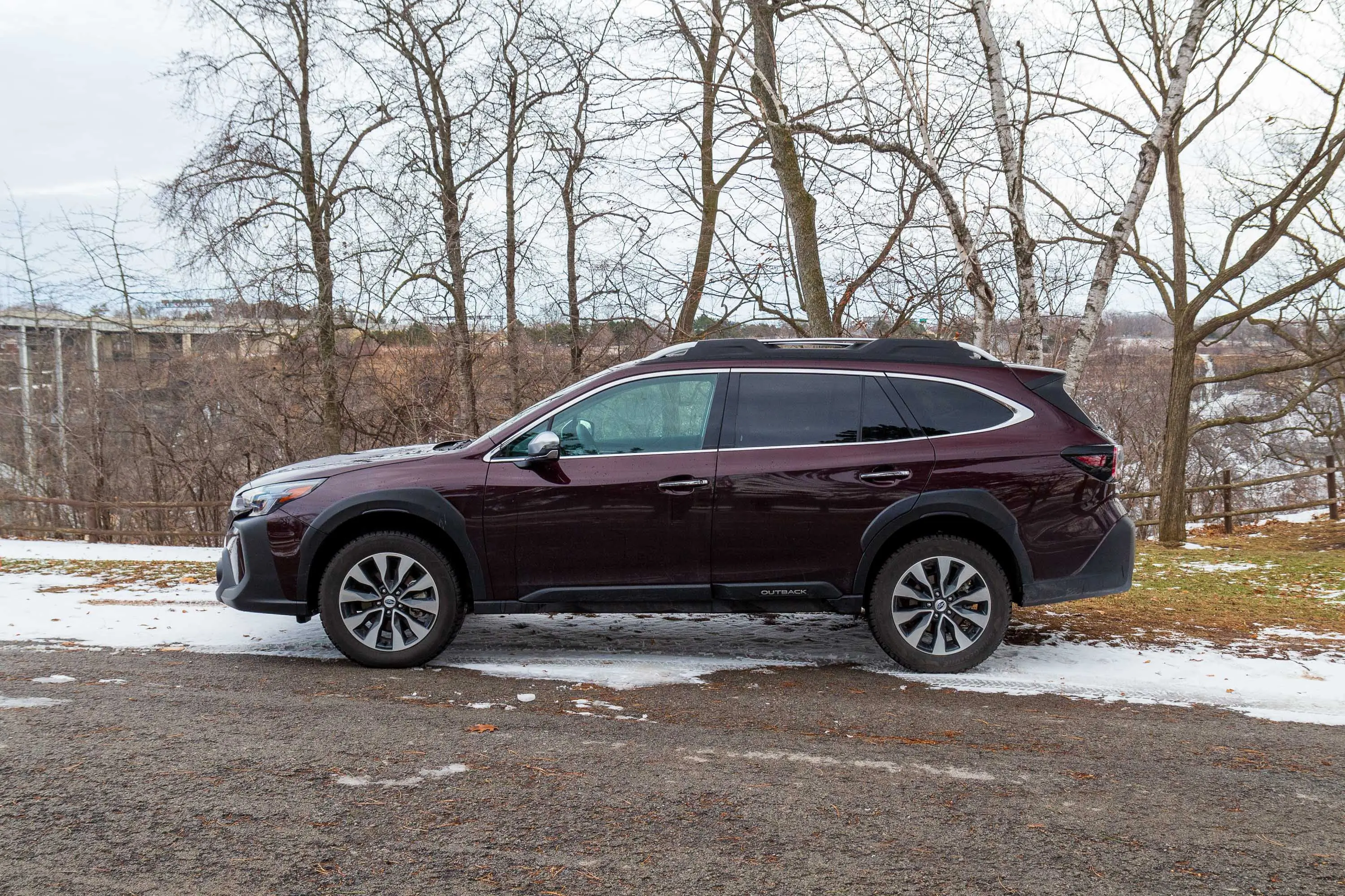 2023 Subaru Outback review side