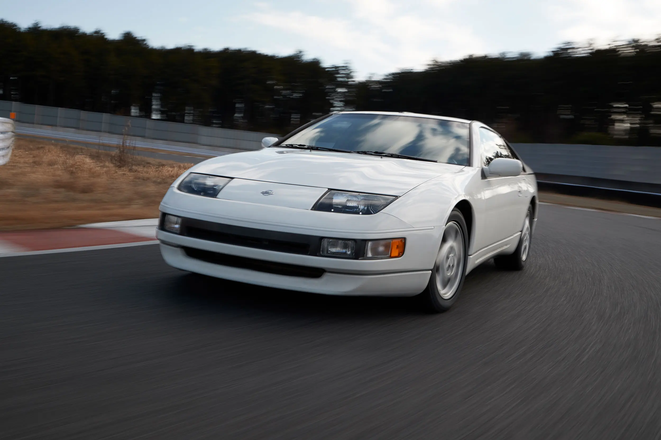 1992 Nissan Fairlady 300ZX twin turbo driving on closed course