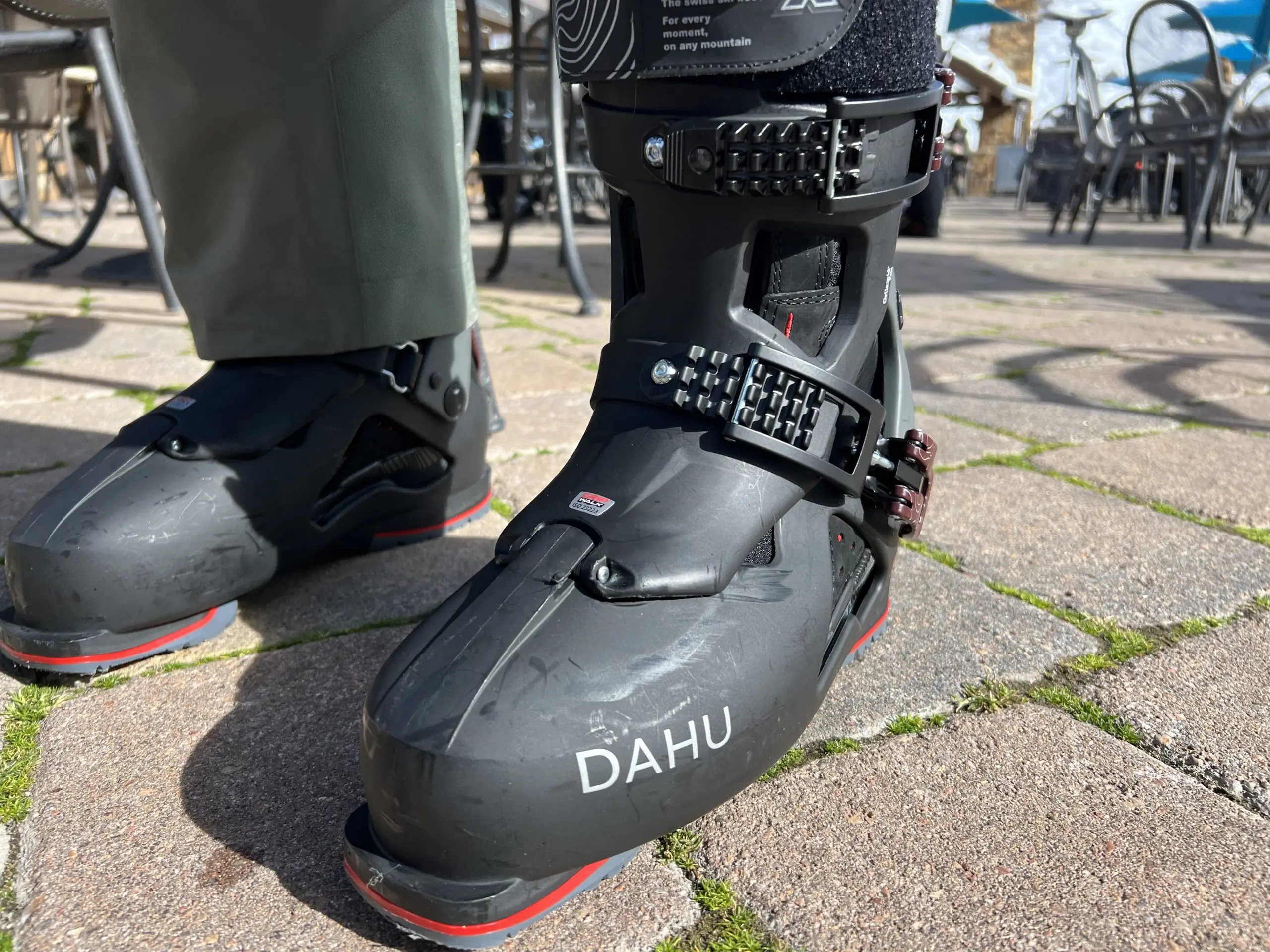 Dahu Écorce 01X worn close-up of front of shell