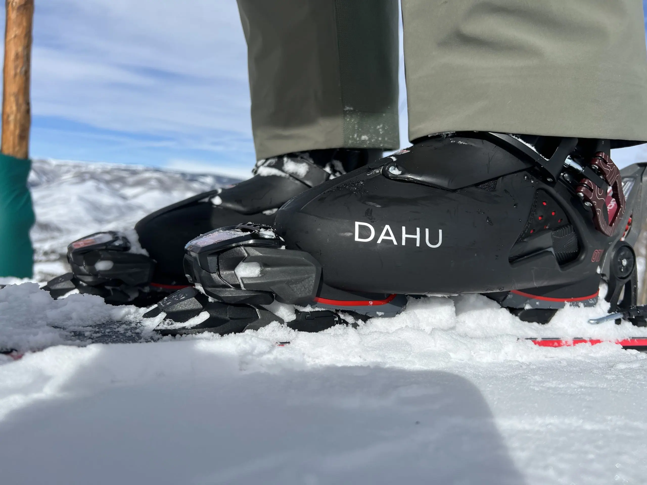 Dahu Écorce 01X being worn on skis side view