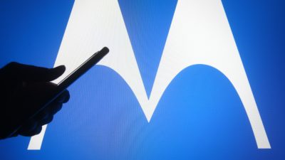 Motorola Defy Satellite Dongle Brings Off-Grid Texting to Smartphones