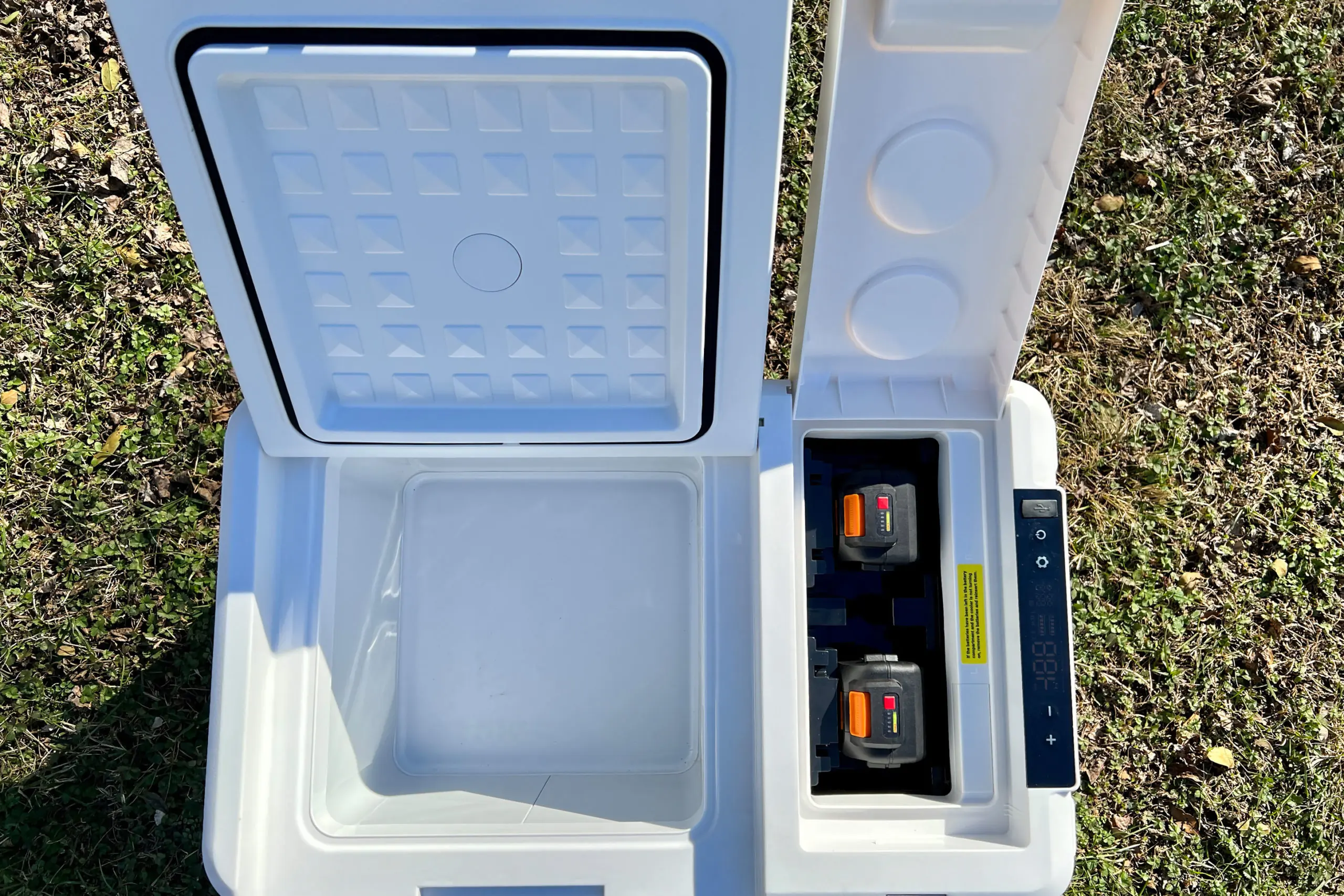 Worx 20V Electric & Battery Powered Cooler inside