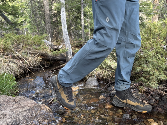 Black Diamond Alpine Light pants have a perfect fit for climbing