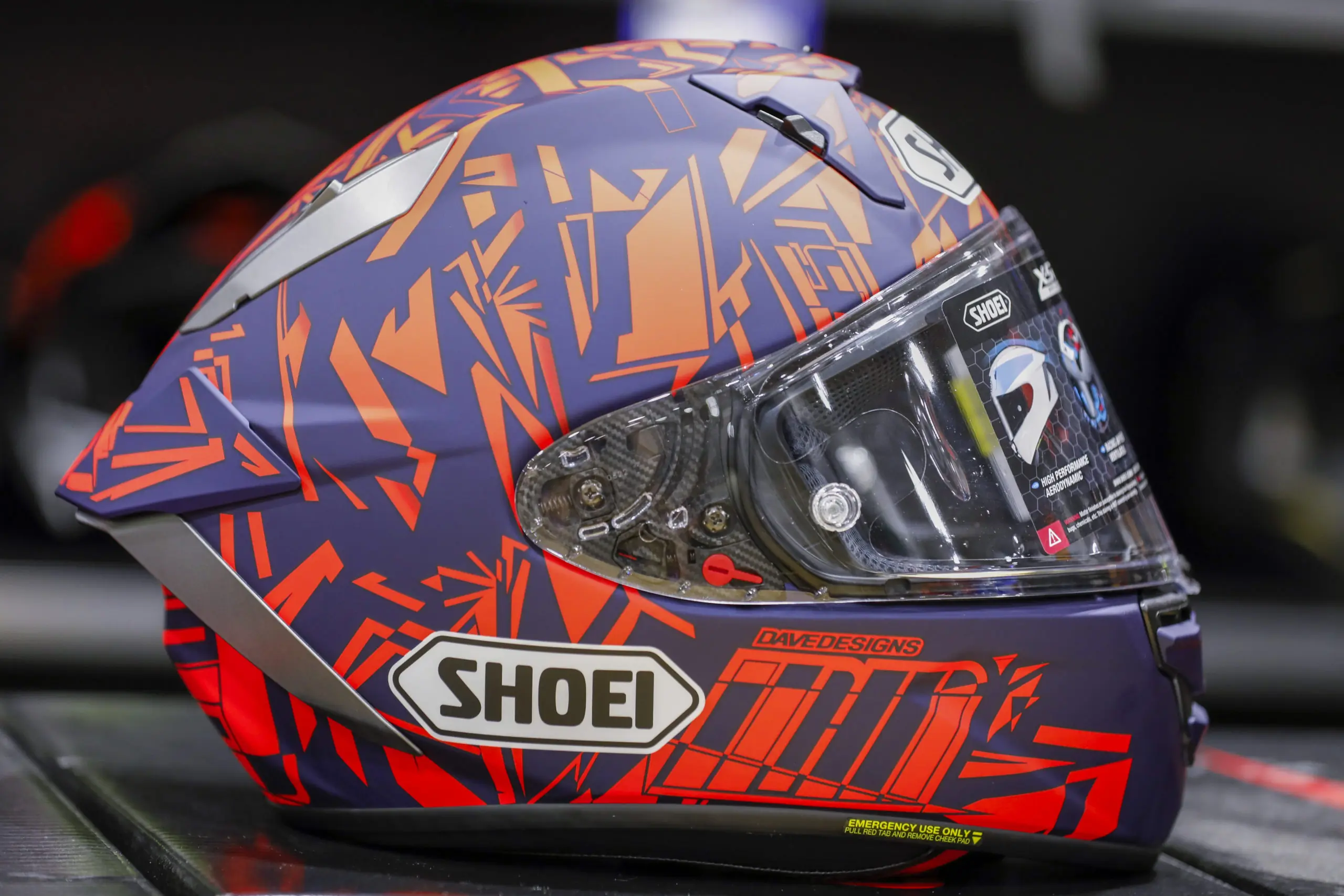 Motorcycle race helmet