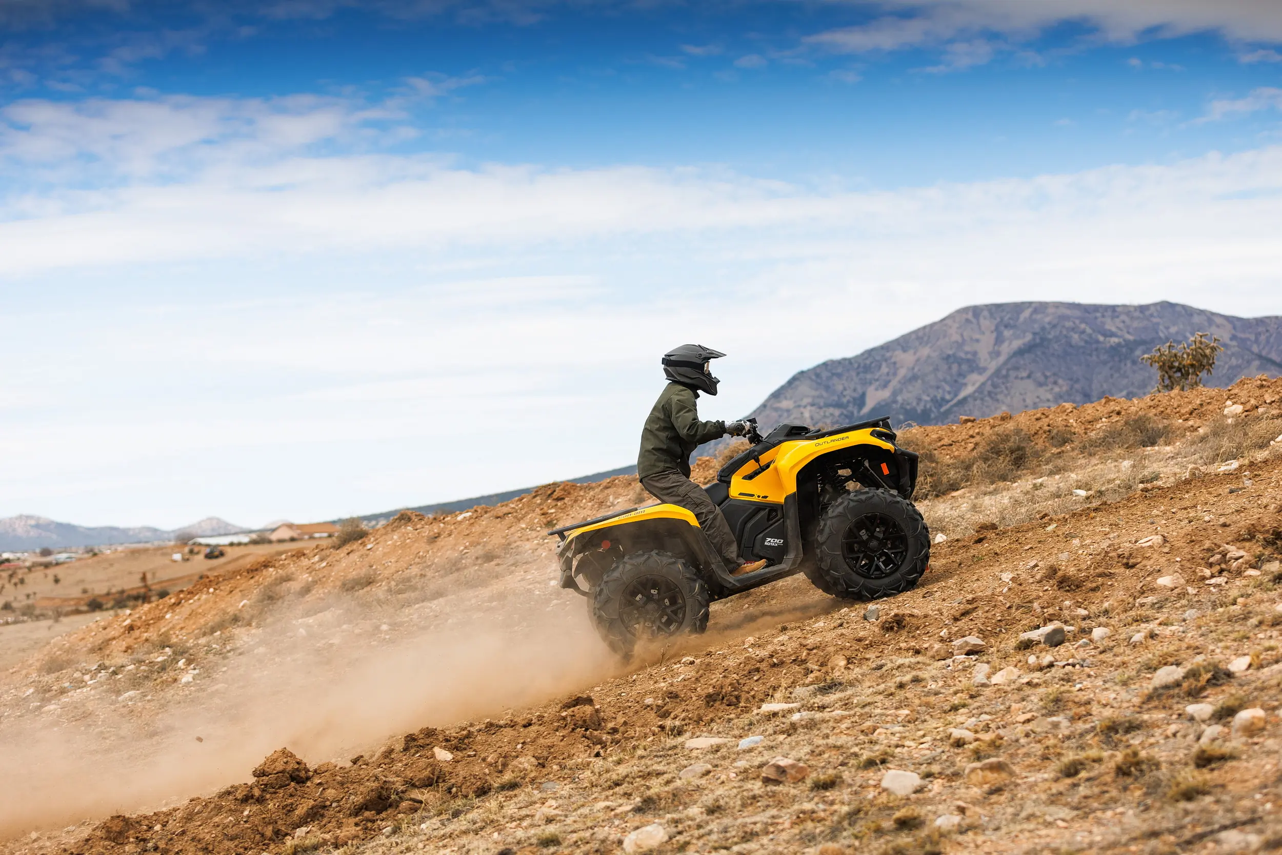 2023 can-am outlander xt