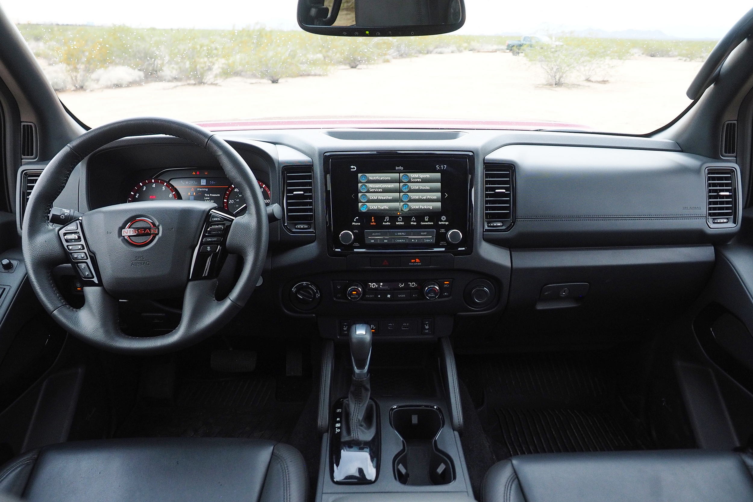 2023 nissan frontier interior