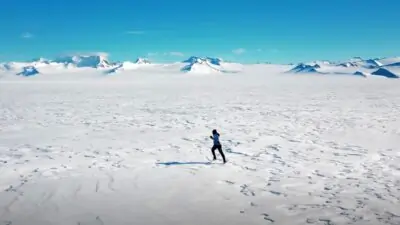 ‘White Horizon’: Brazilian Ultrarunner Smashes FKT on Antarctica’s Mount Vinson