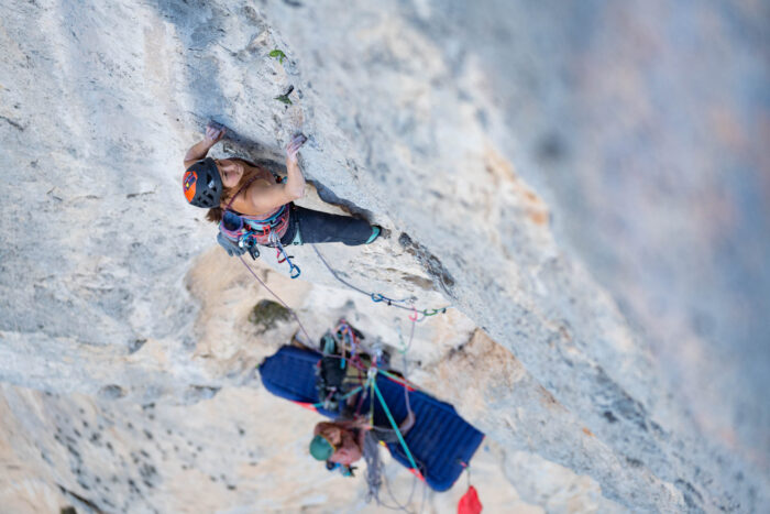 kelsey watts leading a pitch on "El Gavilan"