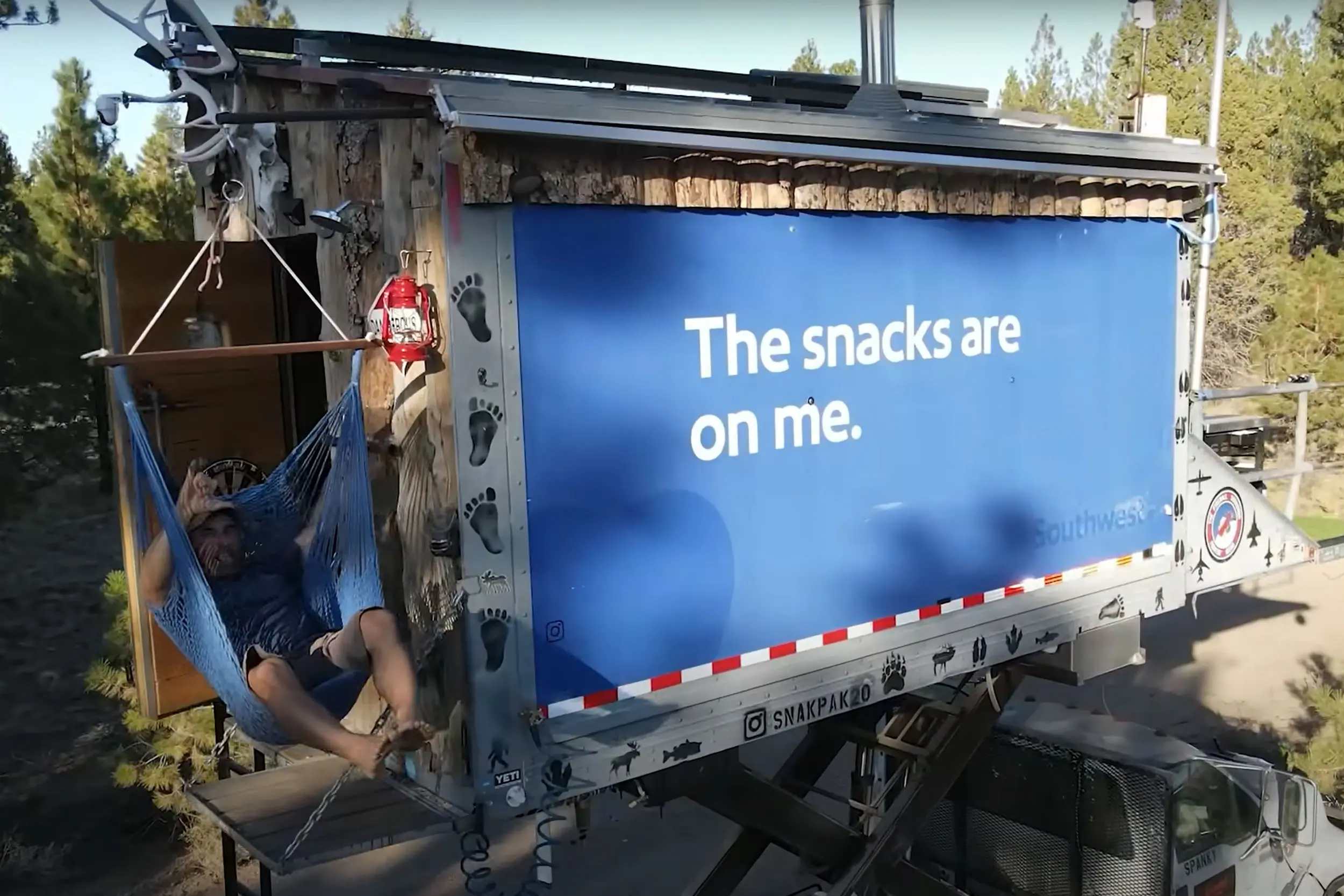 Tour This Southwest Pilot’s Scissor-Lifted Tiny Home