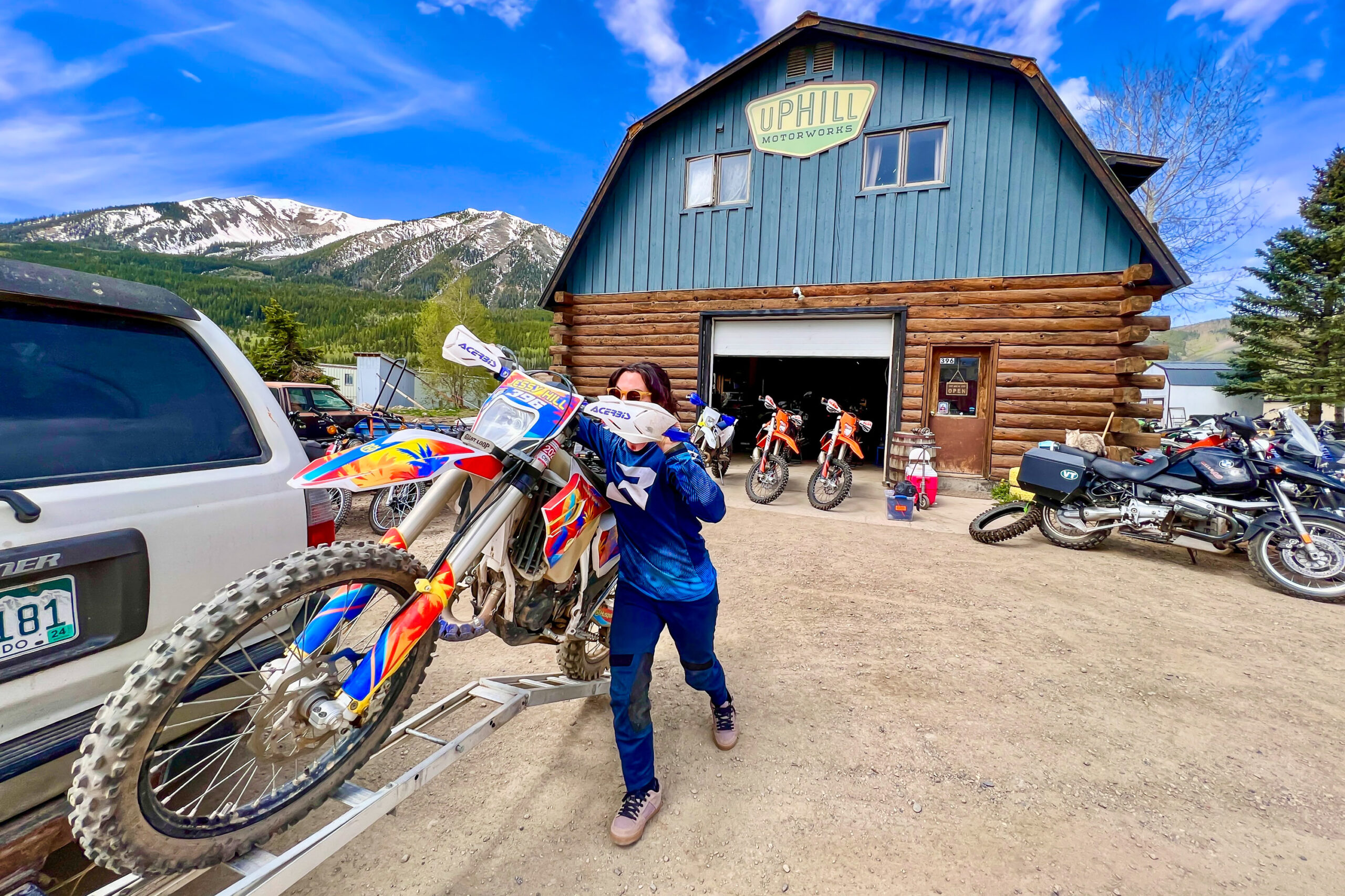 How to Transport Your Dirt Bike: Hitch Carriers vs. Trailers