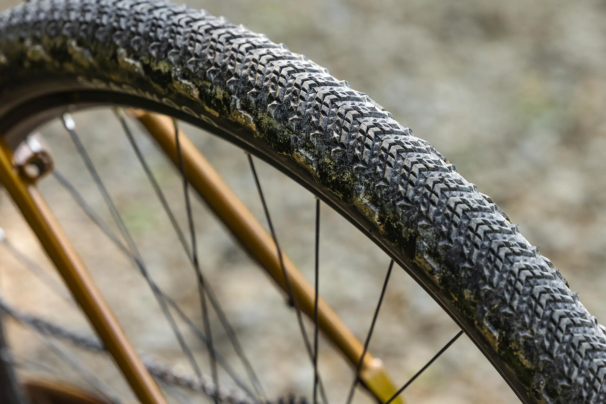 Teravail Cannonball Gravel Reifen 700x38 – Tubeless, Leicht, Profilierter Stollen Für Gelände
