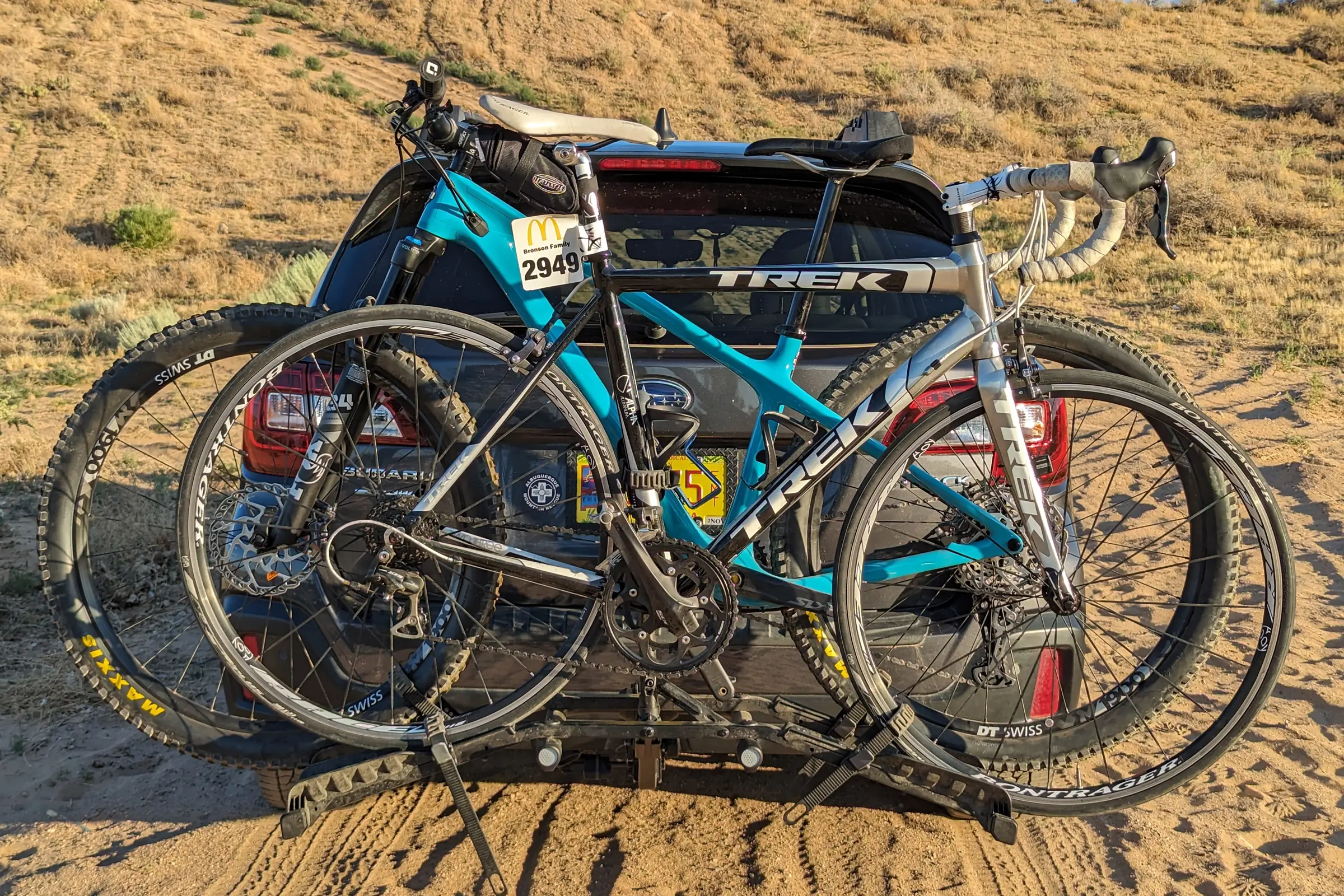 Hollywood Destination Hitch 2 Two bikes straight on