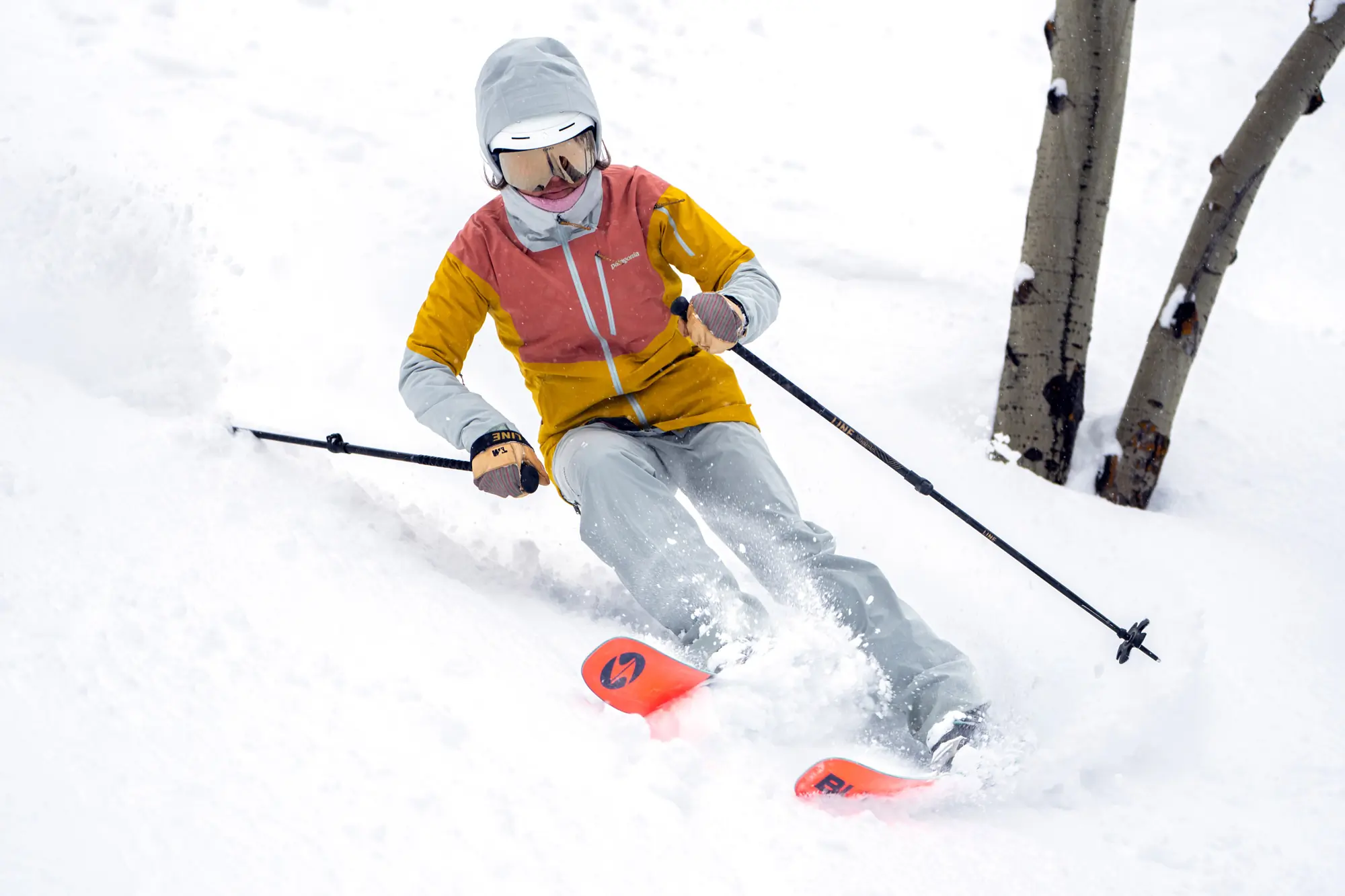 スノーボード Patagonia Women's SnowDrifter Bibs Patagonia Women's SnowDrifter Bib Review: Overhauled, Earth