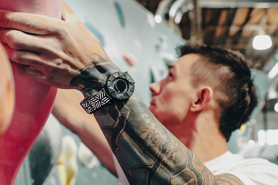New Adaptive Technology: Eone Apex Salas Tactile Watch for Para-Athletes