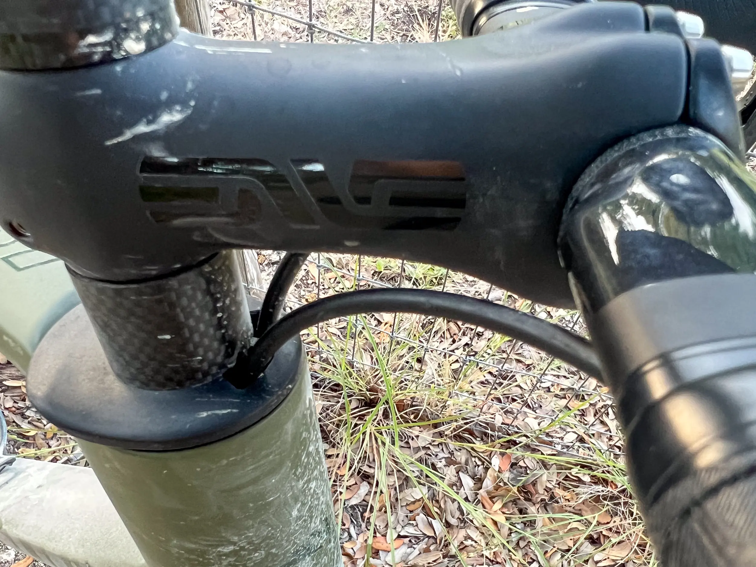 Semi-integrated front end hose routing on the Ventum GS1