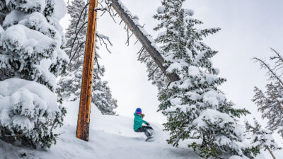 Stranda Women’s Descender Snowboard Review: Stout, Poppy All-Mountain Ripper