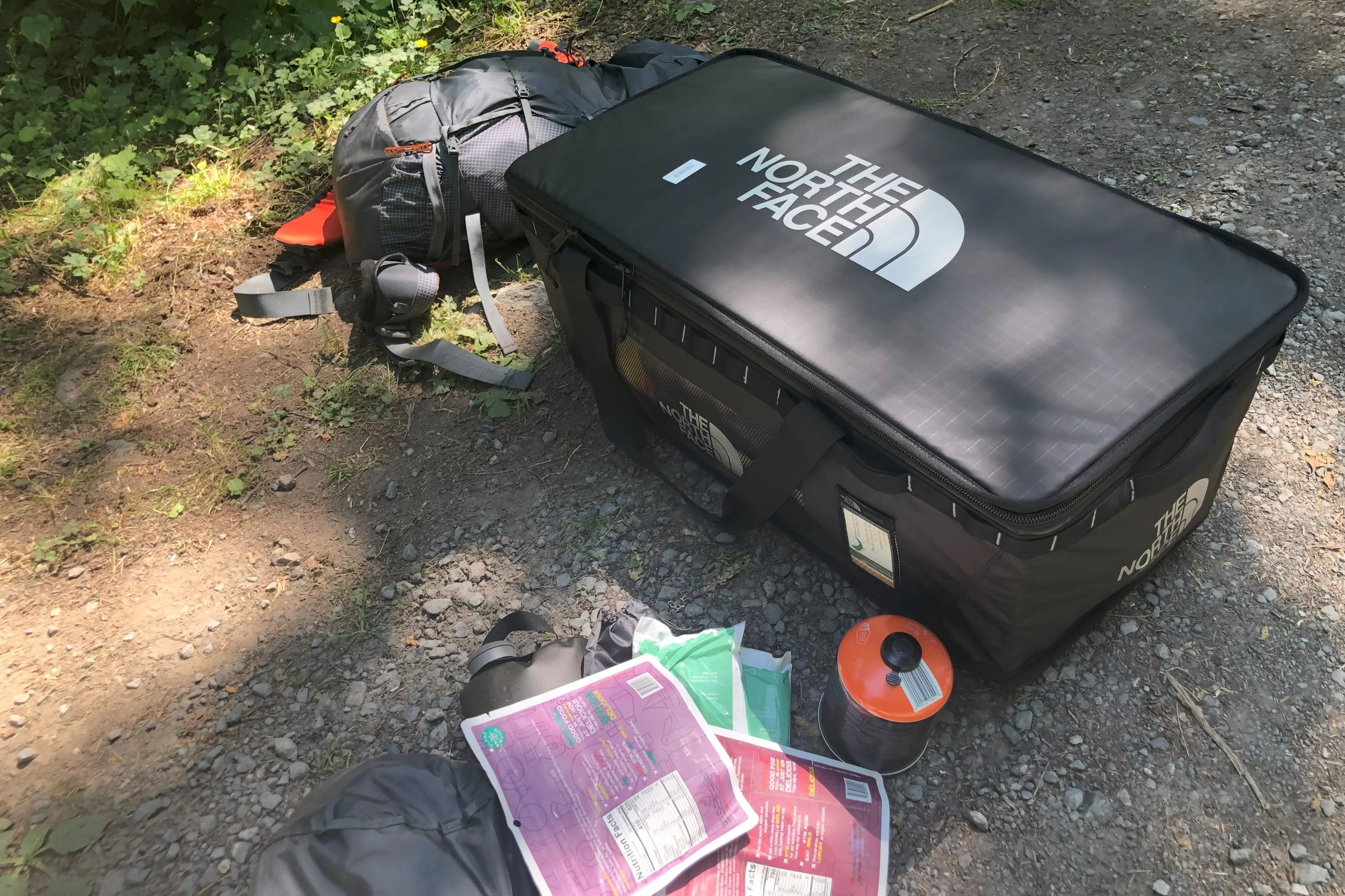 旅行かばん・小分けバッグ THE NORTH FACE BC GEAR CONTAINER NVY North Face Base Camp Gear Box Review: Testing the Limits
