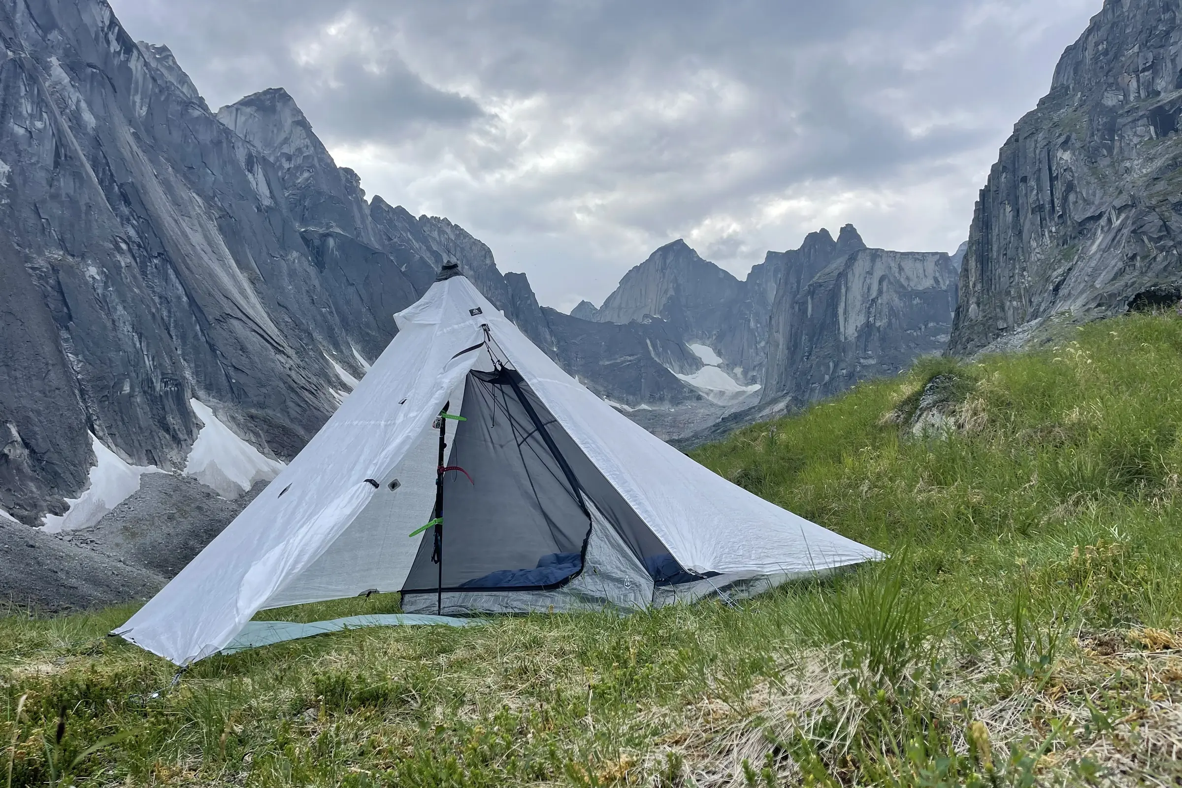 テント・タープ Hyperlite Mountain Gear Ultamid4 DCF Hyperlite Mountain Gear UltaMid 4 Ultralight Pyramid Tent