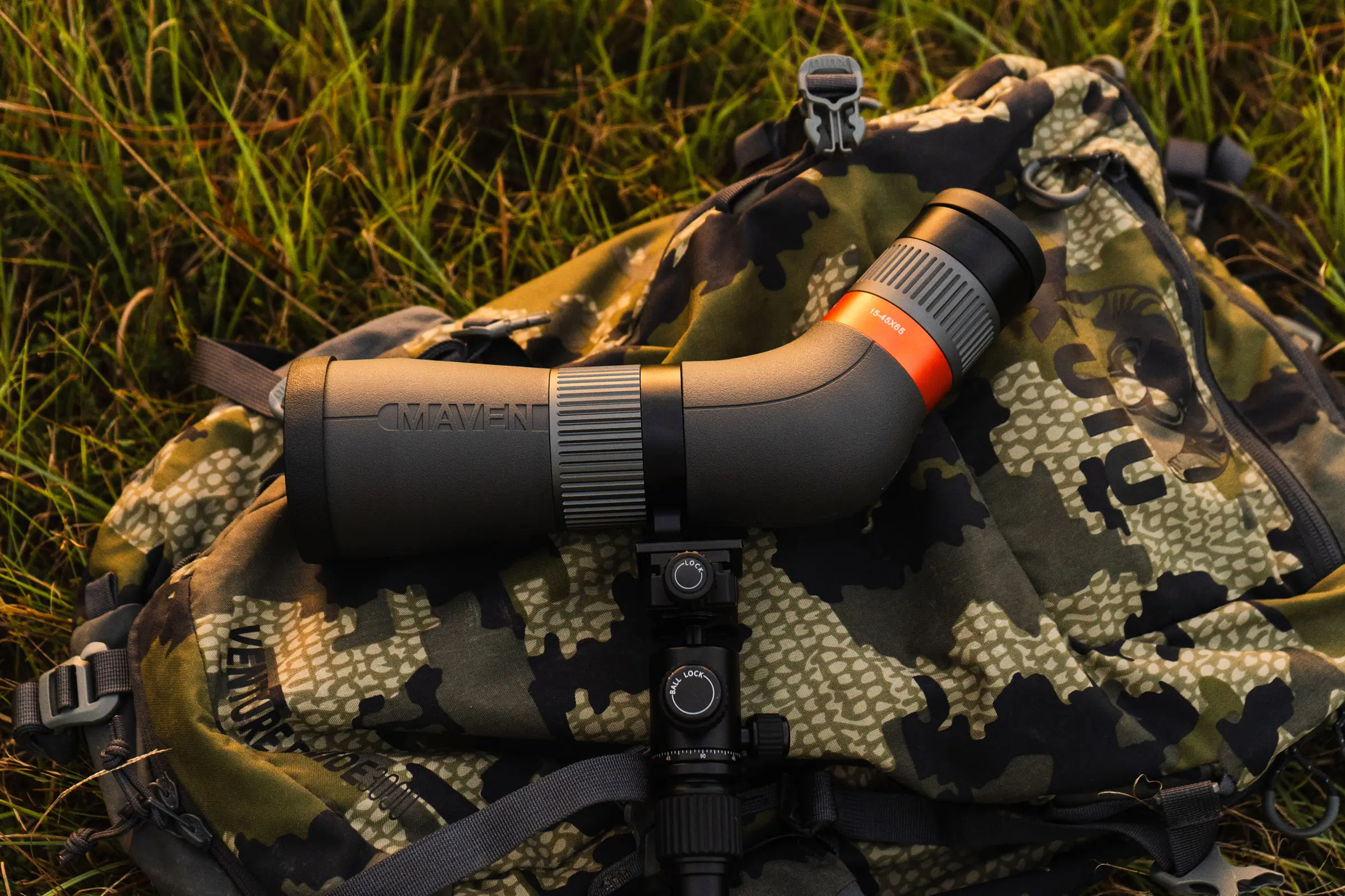 MAven CS.1A binocular on Pack