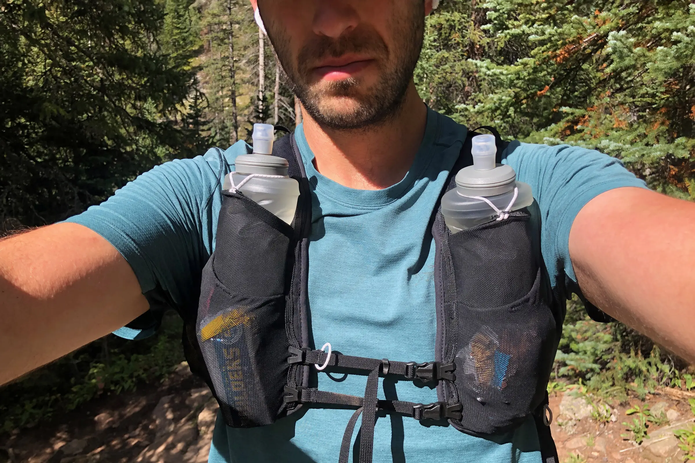 author fitting hydroflasks bottles in the front pockets of the serratus pace ul 25 backpack