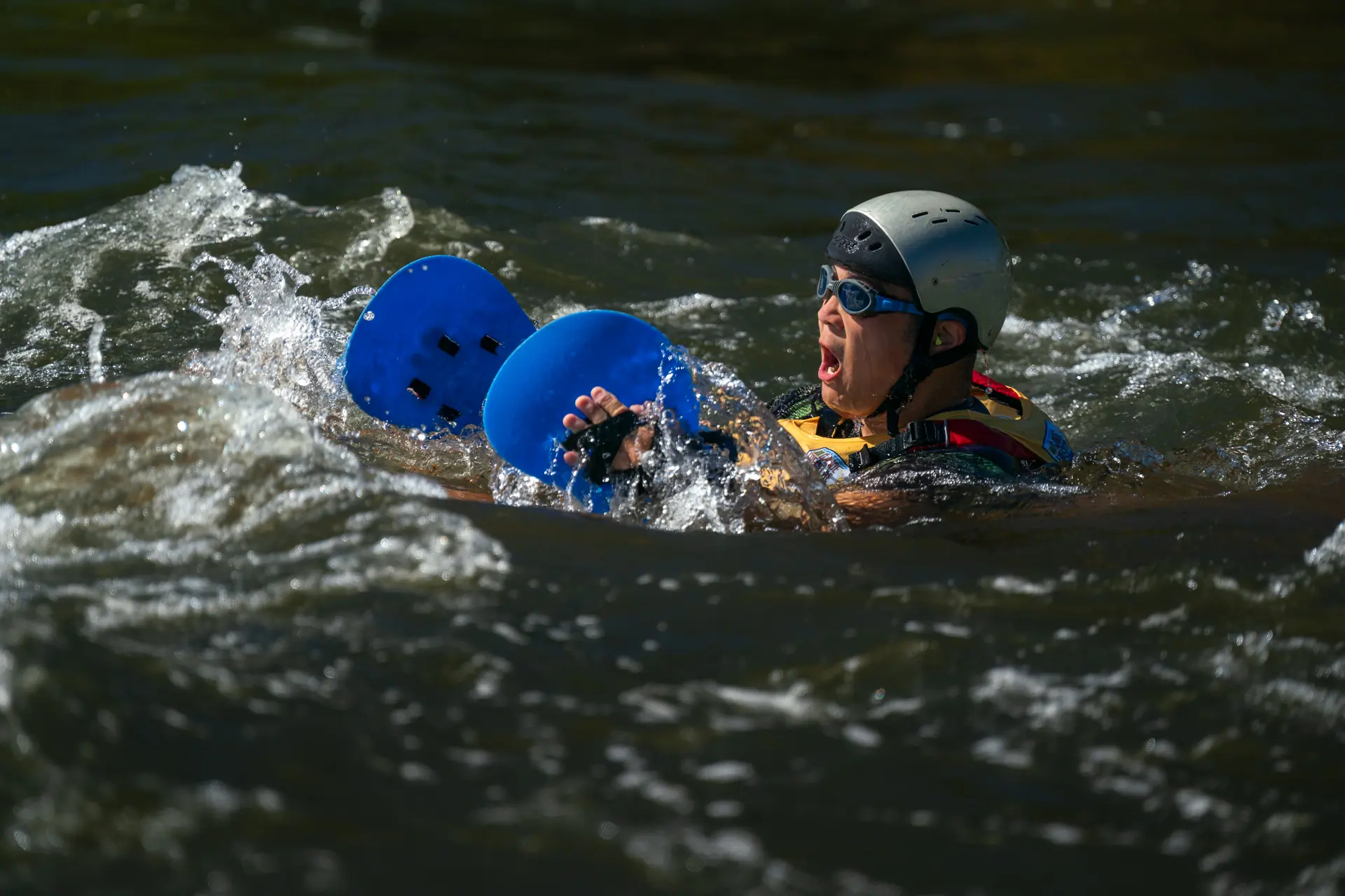 Yasushi Kamoshita (JAP) descending into the depths of the Chattahoochee River during the Squirt Boat Competition